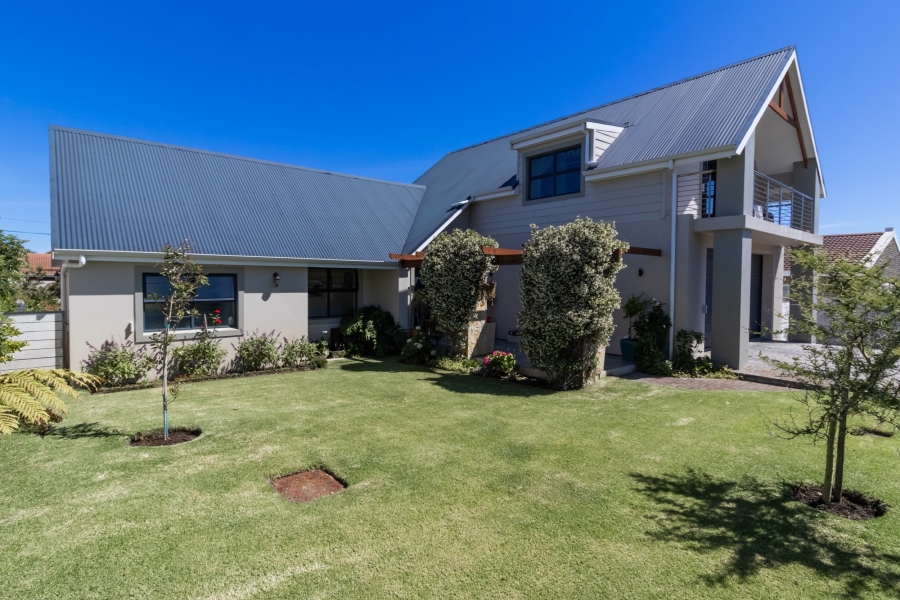 3 Bedroom Property for Sale in Sandbaai Western Cape